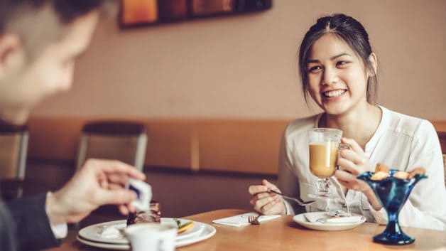 couple-in-cafe