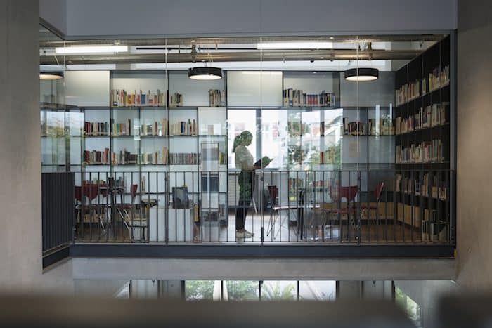 Woman reading book in library Medical tourism in Thailand is a blue ocean.