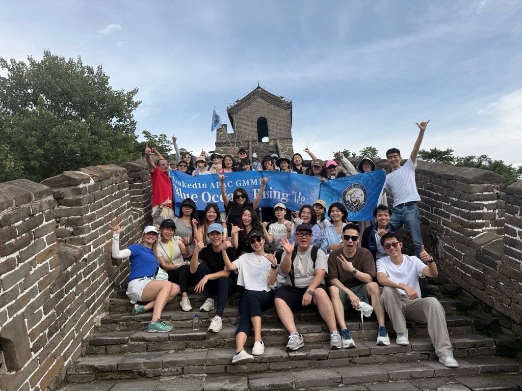 David Yang's LinkedIn APAC team, Blue Ocean Rising Tide, on the Great Wall of China
